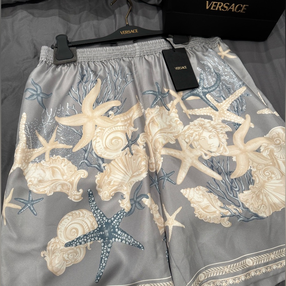 Men’s Versace Barocco Sea Printed Elasticated Waistband Shorts. 100% Silk